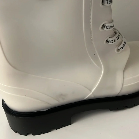 Michael Kors White and Black Lace-Up Winter Boots - Picture 6 of 7